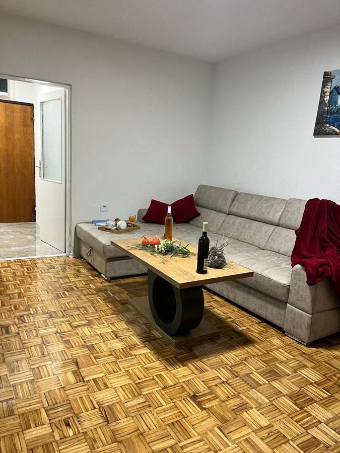 Apartamento Stan Na Dan Kozarska Dubica Bosanska Dubica Exterior foto