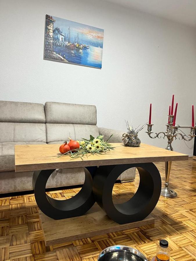Apartamento Stan Na Dan Kozarska Dubica Bosanska Dubica Exterior foto